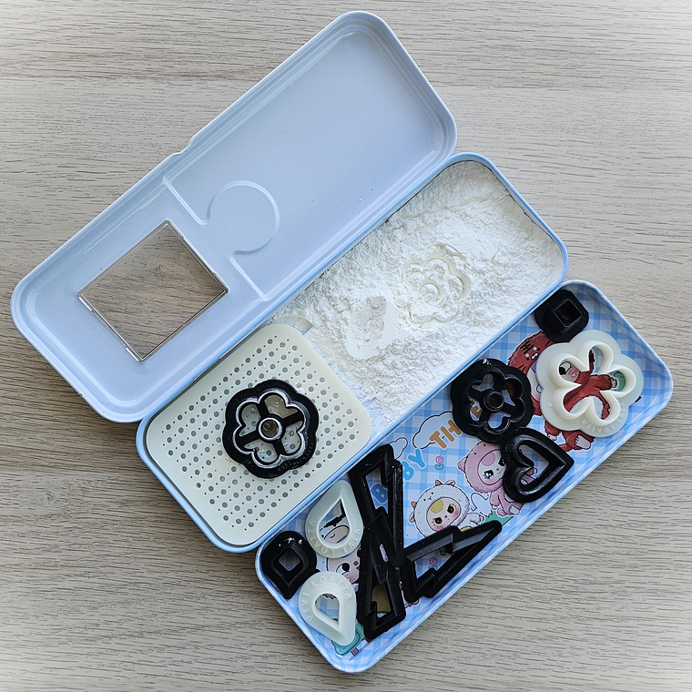 Estuche para Maicena y Cortadores 1