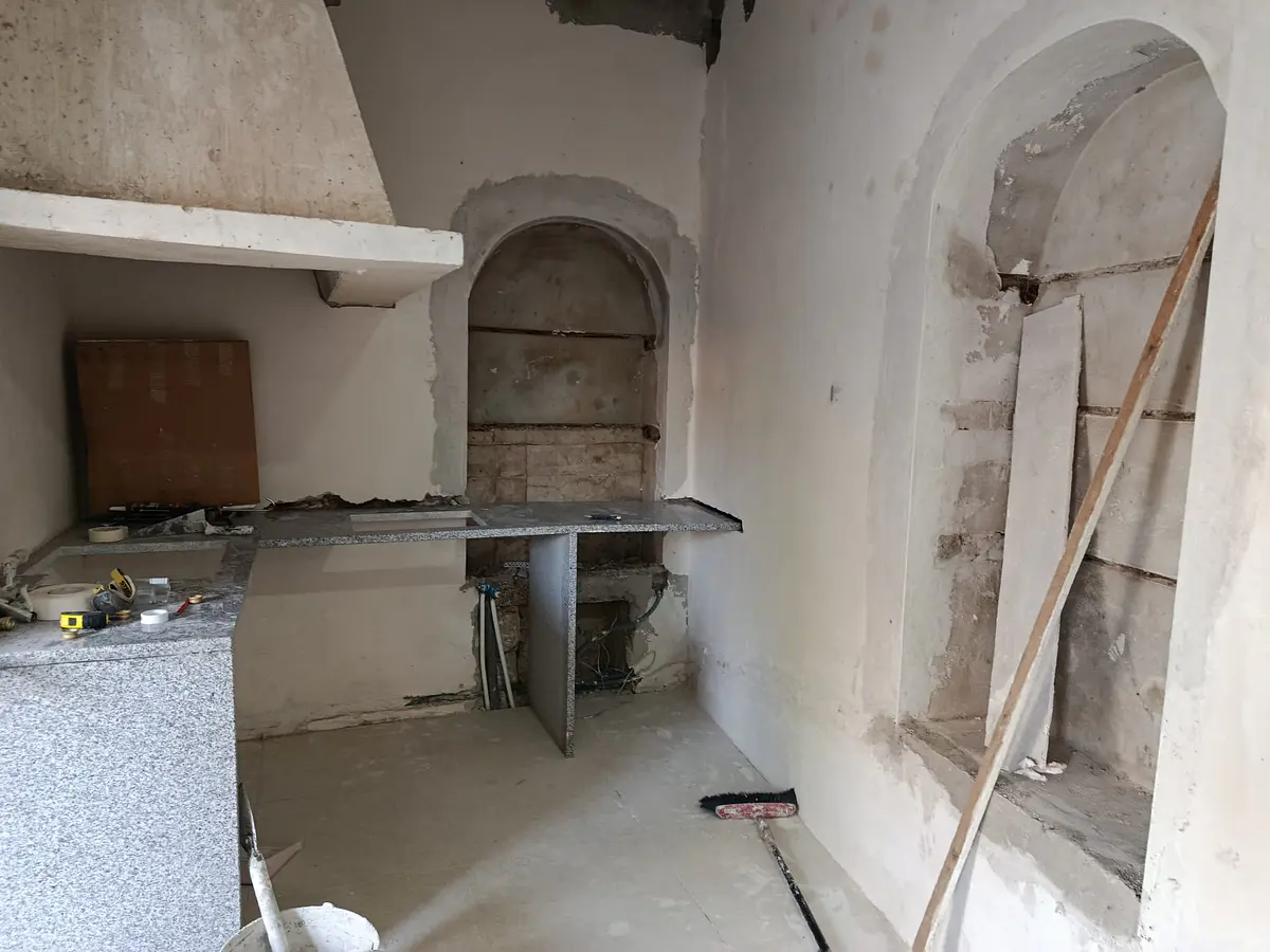 Reforma de moradia construída em pedra 