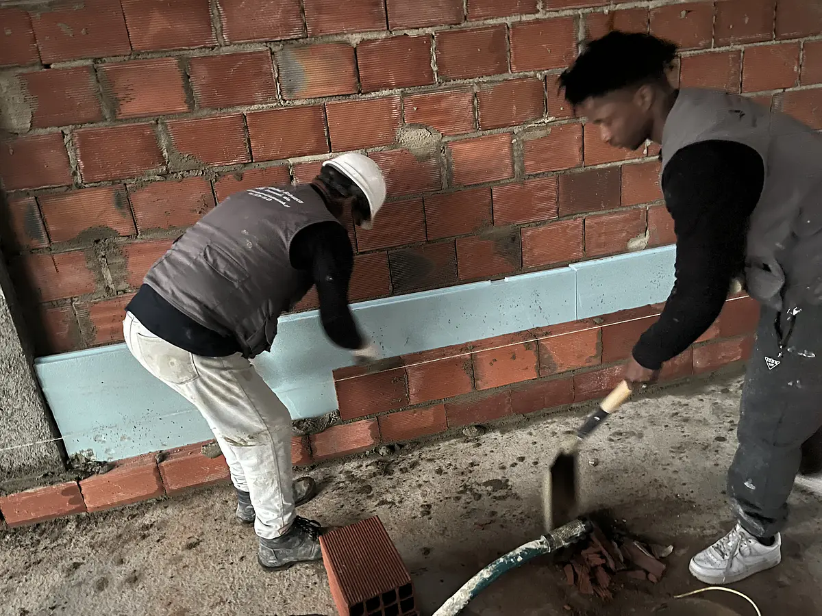 Construção de parede dupla em alvenaria 
