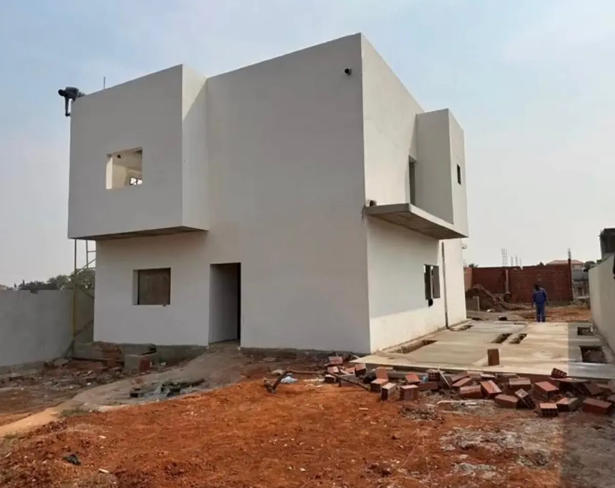 Construção de raiz moradia uni-familiar 