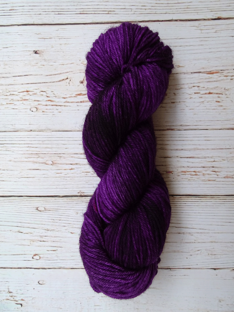 Violeta Oscuro