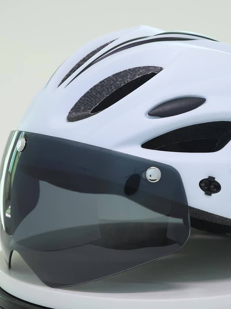 Casco de Ciclismo Premium con Visera Desmontable y Alta Protección 15