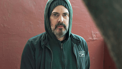 Mike Wilson: Entre Fronteras Literarias y Trayectoria Transformadora