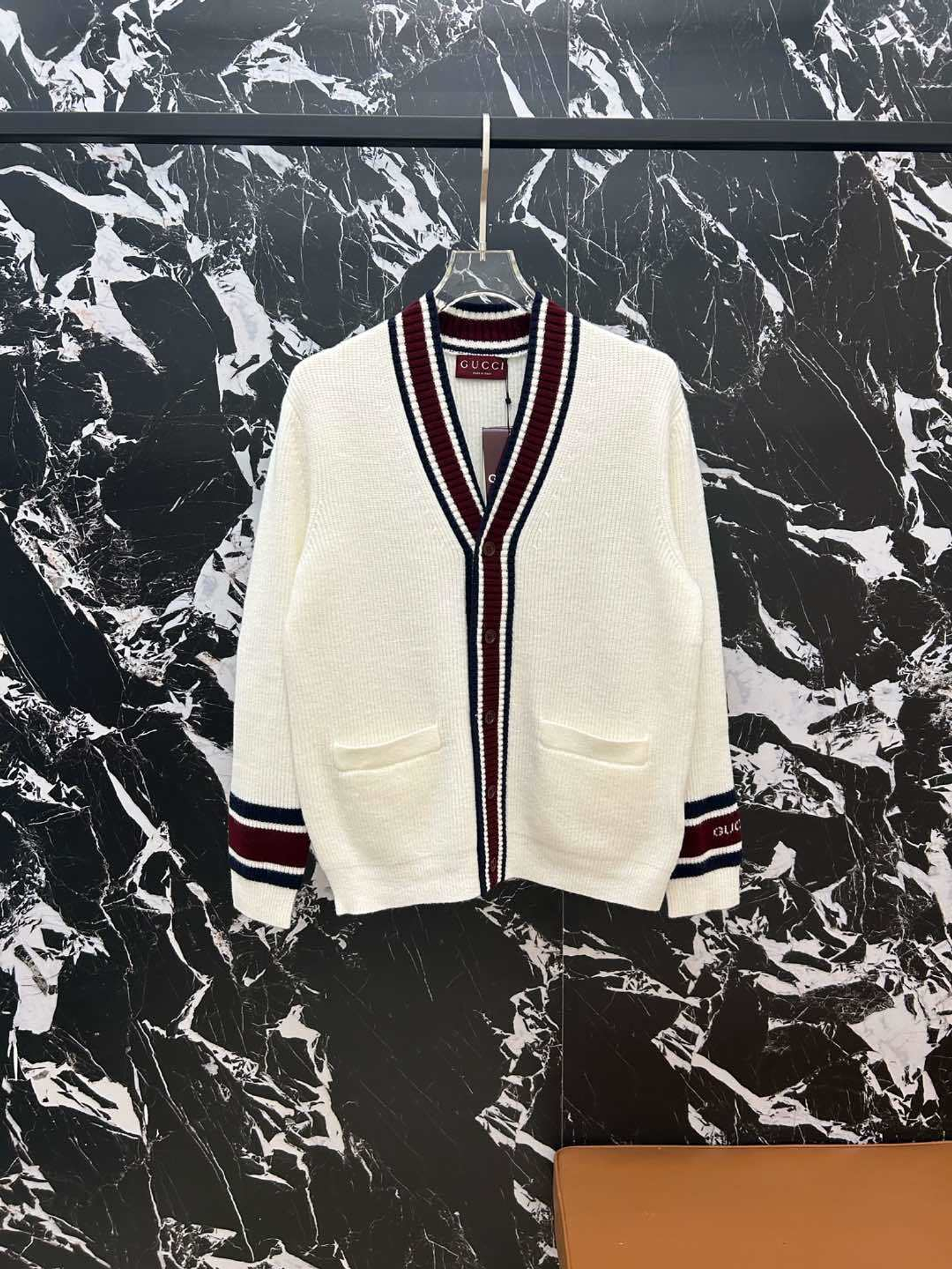 Cardigan de punto clásico (V-neck cardigan) 3