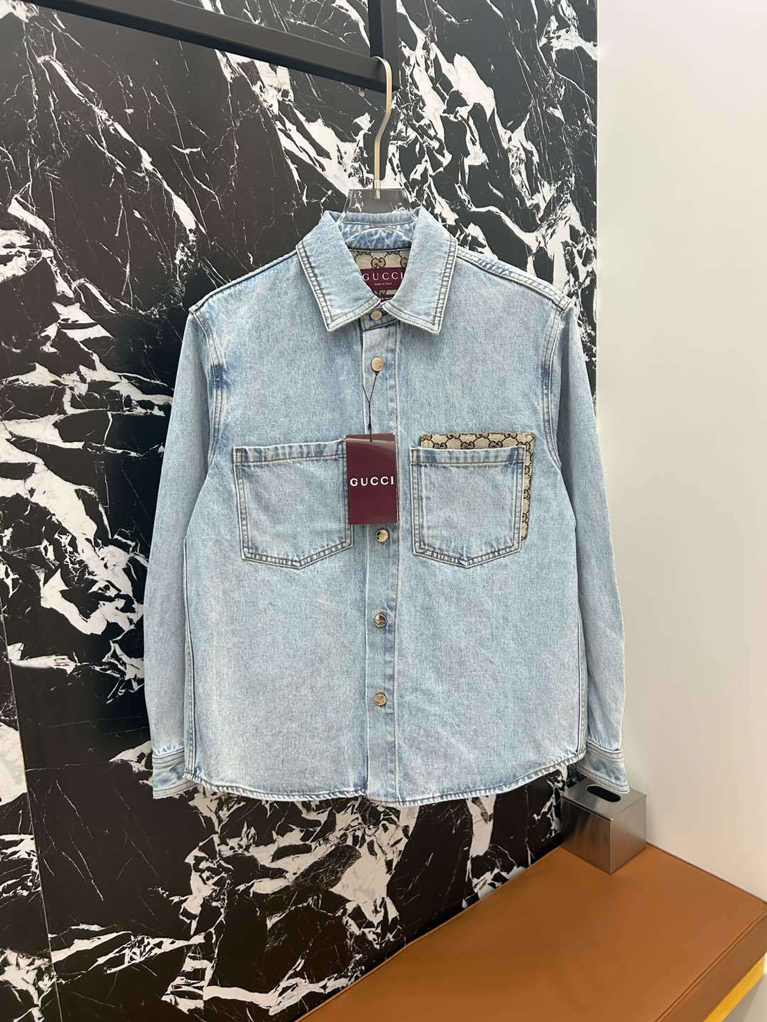 Sobre camisa Gucci 1