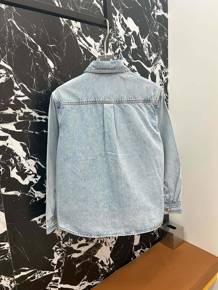 Sobre camisa Gucci 2