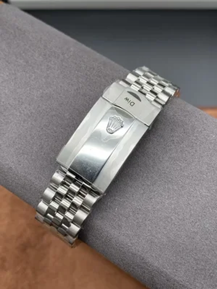 ROLEX OYSTER PERPETUAL DATE – ESMERALDA 4