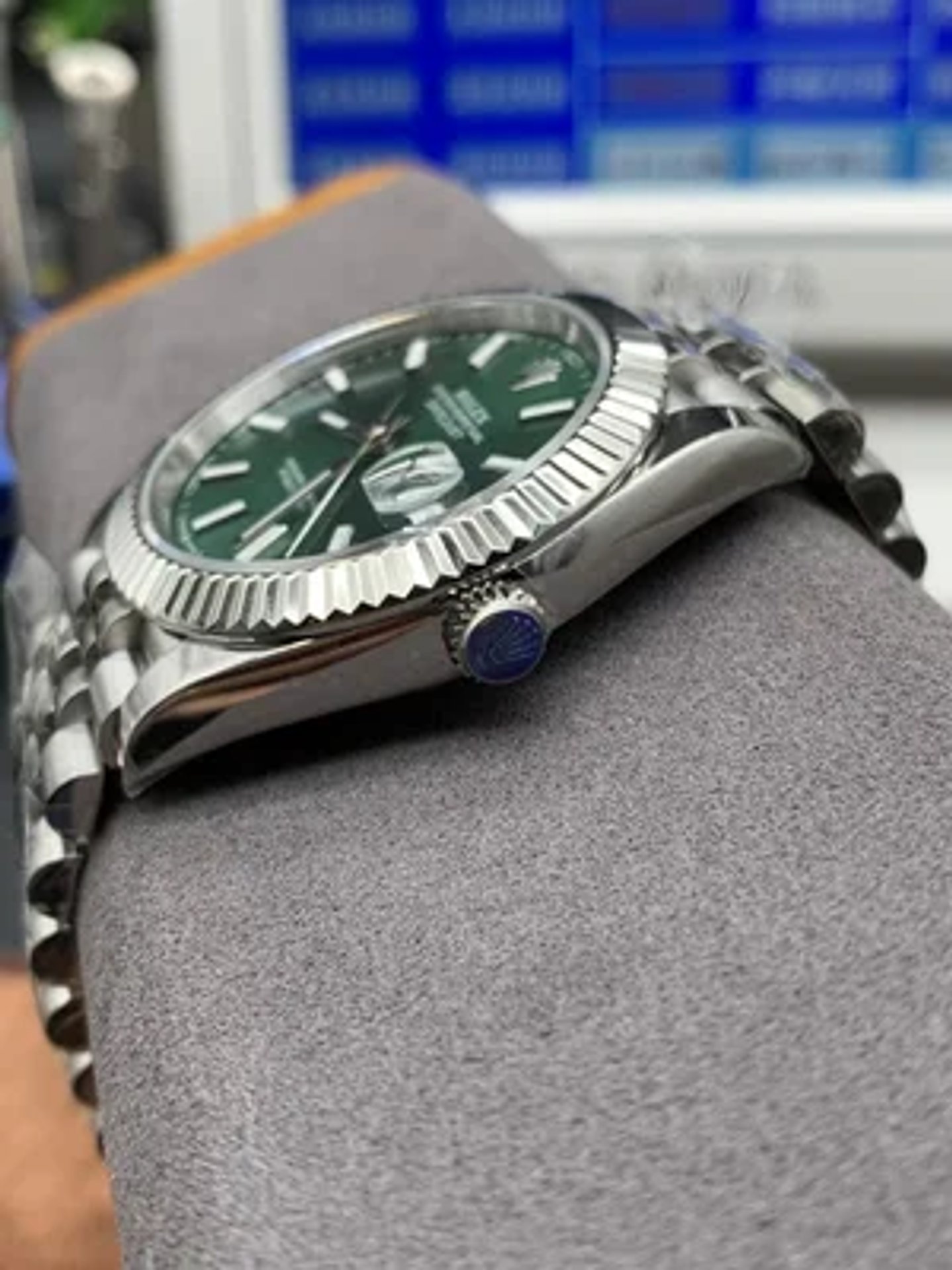 ROLEX OYSTER PERPETUAL DATE – ESMERALDA 5