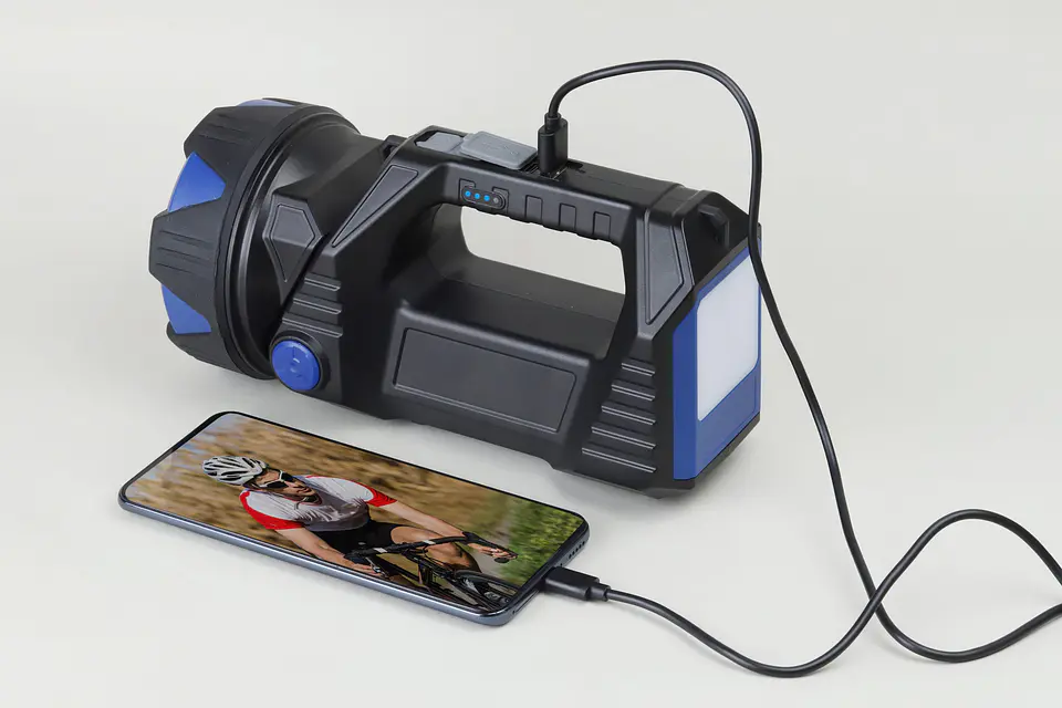 LINTERNA FAROL RECARGABLE 1200 LUMENES WF907 WESTINGHOUSE 2