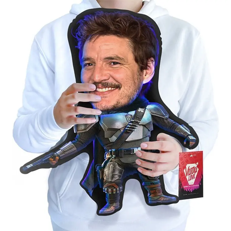 Cojín Pedro Pascal “El Mando Chiquito 40cm Vudú Love 1