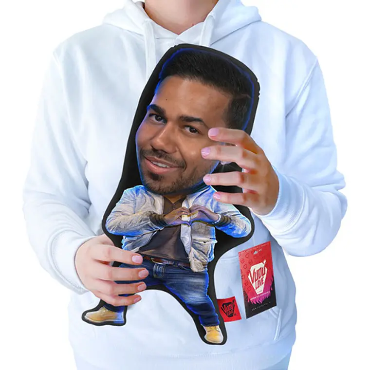 Cojín Romeo Santos “El Aventura Chiquito 40cm Vudú Love 1