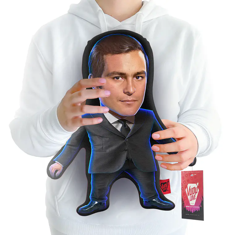 Cojín Leonardo Favio Chiquito 40cm Vudú Love 1