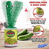 Dancing Pickle: canta, repite lo que dices y cuenta chistes,