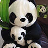 Adorable panda Miyoni con peluche de cachorro, detalle reali