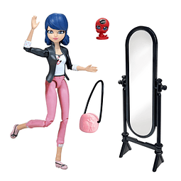 Muñeca de estudio de Ladybug Marinette