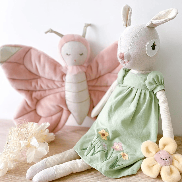 Buttercup The Doe Doll - Muñeca de peluche de lino de 17 pul