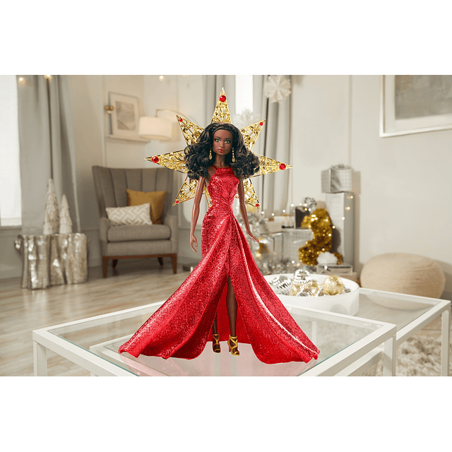 Muñeca navideña 2018 con vestido rojo metálico y accesorios