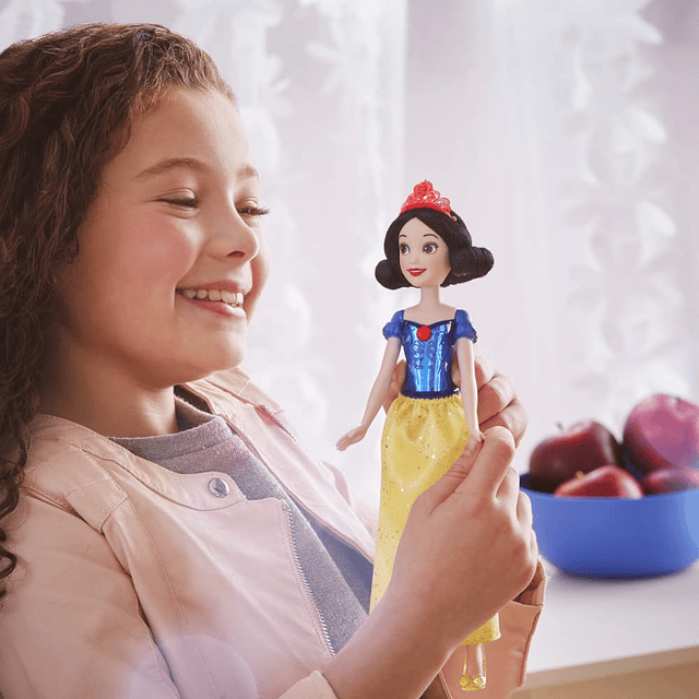 Muñeca Royal Shimmer Blancanieves, muñeca de moda con falda