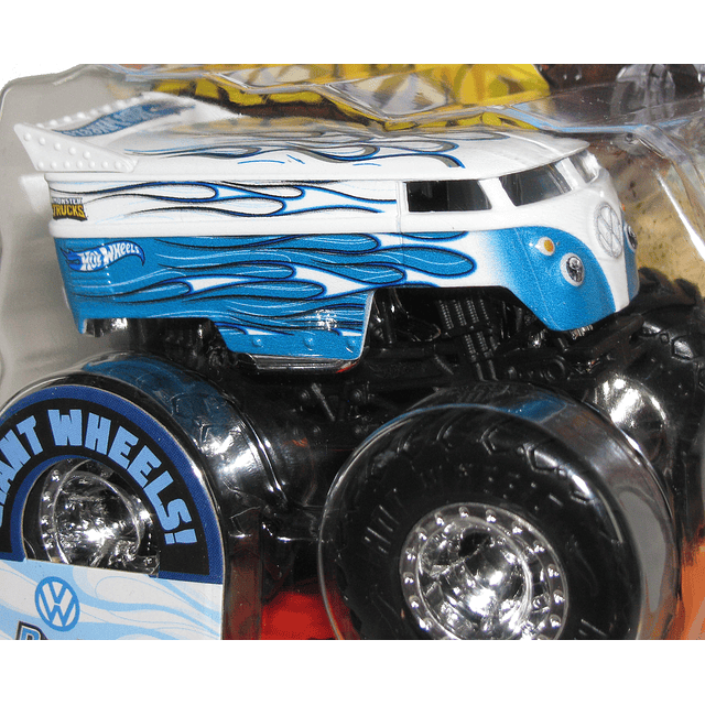 Monster Trucks 2020 Camión escala 1:64 con auto aplastable #