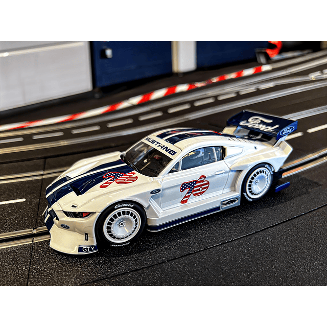 27752 Ford Mustang GTY No.76 Escala 1:32 Analógico Slot Car