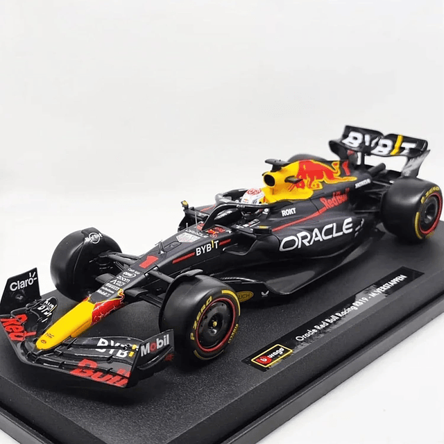 1:18 Race Oracle Red Bull Racing RB19 (2023) con conductor