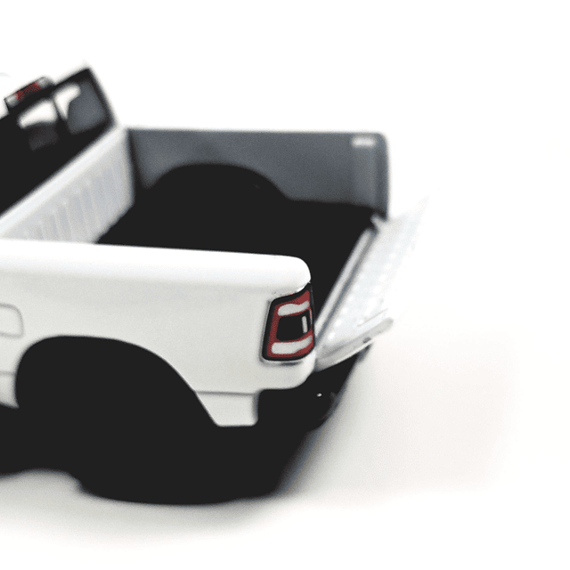 Camioneta pickup Kinsmart 2019 Dodge Ram 1500 blanca Camión