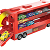 Disney y Pixar Cars Mack Mini Racers Hauler y 1 mini coche d