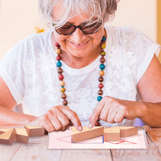 Mantener ocupado el juego Tangram con plantillas | Actividad