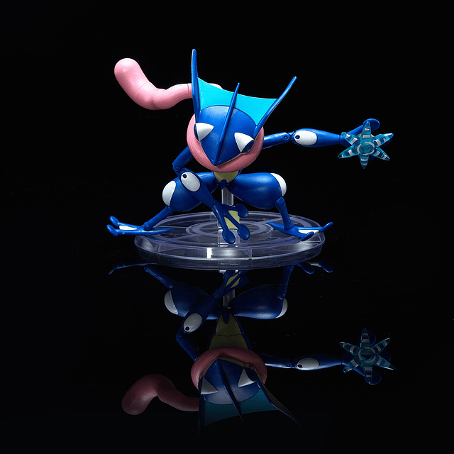 Pokémon Greninja, figura súper articulada de 6 pulgadas Cole