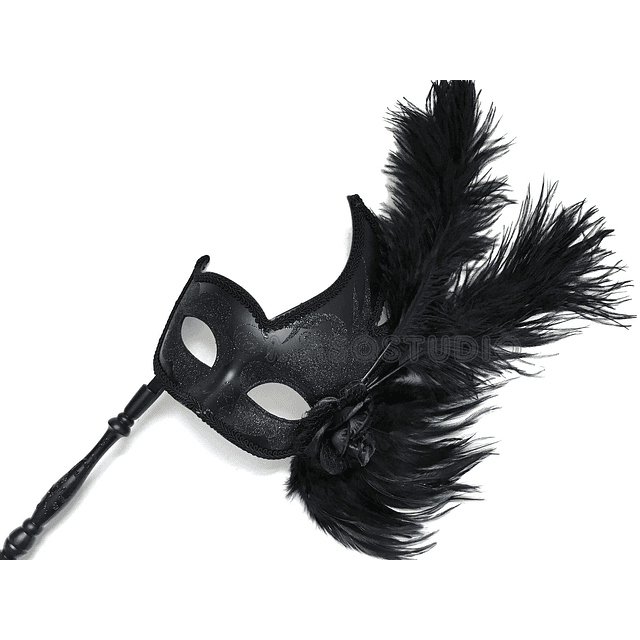 Máscara de baile de máscaras negra, par de plumas de avestru