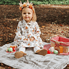 Cesta de picnic para niños con comida de madera y manta de p