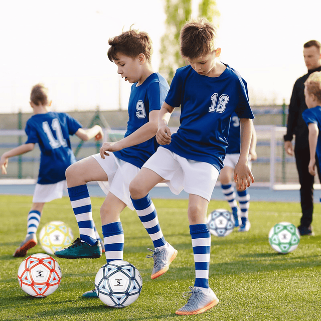 - Balón de fútbol (4 unidades, con bomba y bolsa, tamaño 5,