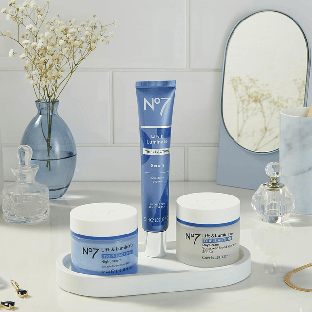 No7 Lift & Luminate Crema de día de triple acción Crema faci