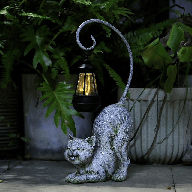 Figura de gato riendo con luz LED alimentada por energía sol