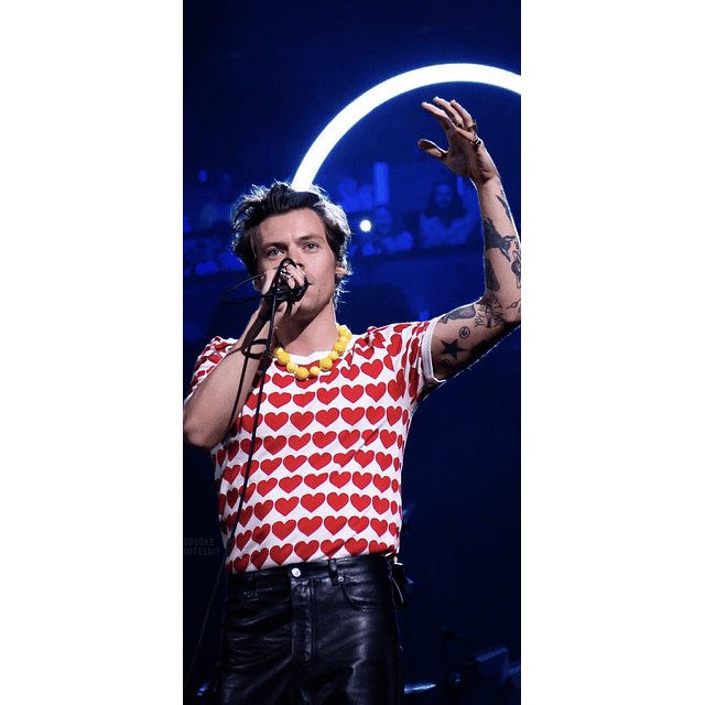 Polera corazones - Lo uso Harry Styles - One Night Only show in NYC.