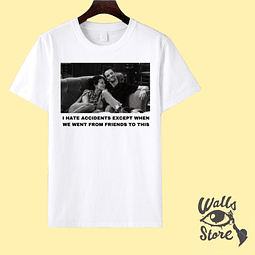 Polera Friends Chandler y Monica “ i hate accidents except when we went from friends to this”