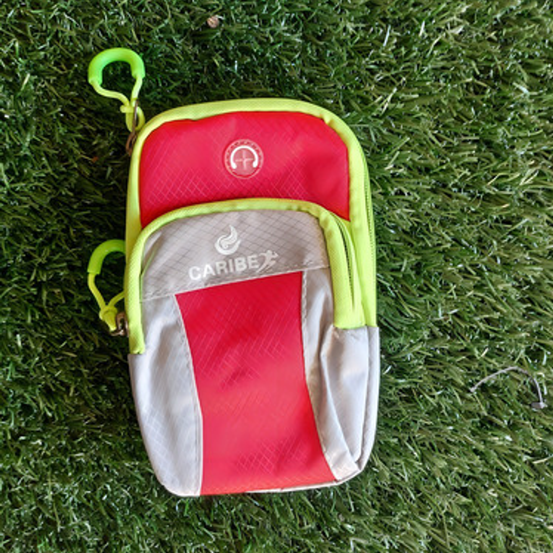 Bolso Deportivo Caribe Brazo Plateado Resistente Al Agua Para Teléfonos 6.8 Pulgadas 7