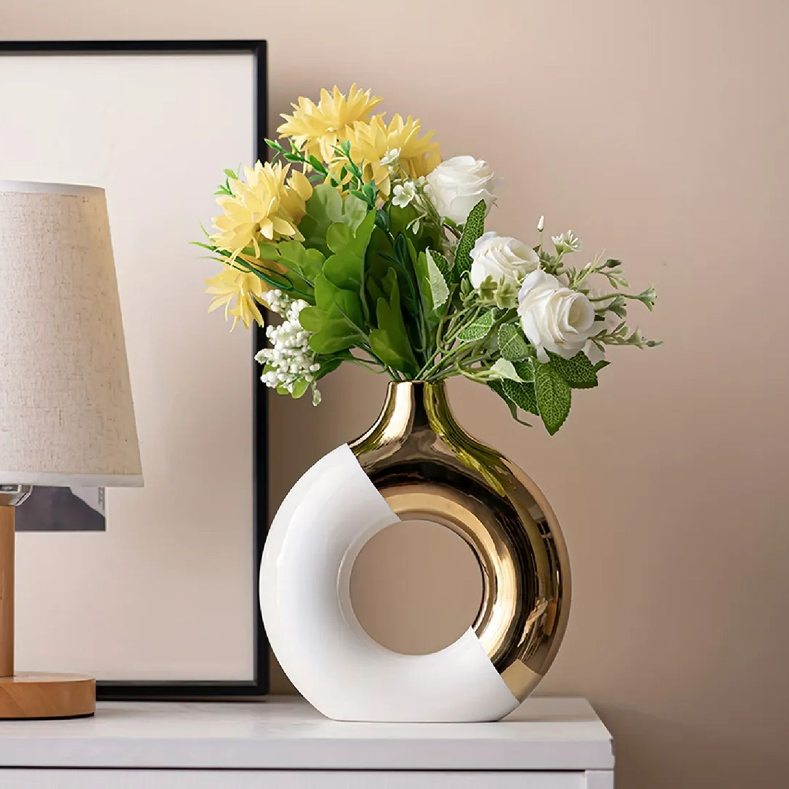 Adorno Jarron Dorado Elegante 2