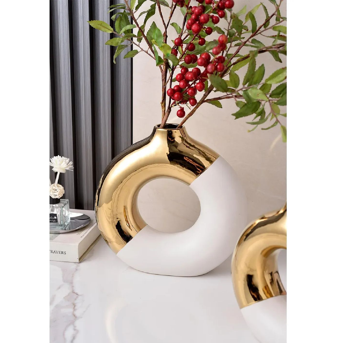 Adorno Jarron Dorado Elegante 4