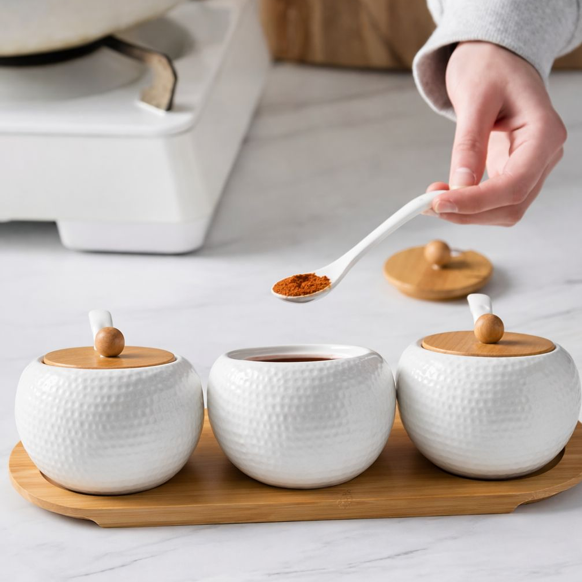 Set de Condimenteros Minimalistas en Cerámica y Bambú 1
