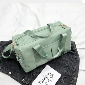 Bolso Deportivo viaje o gym Con Separación negro verde lila