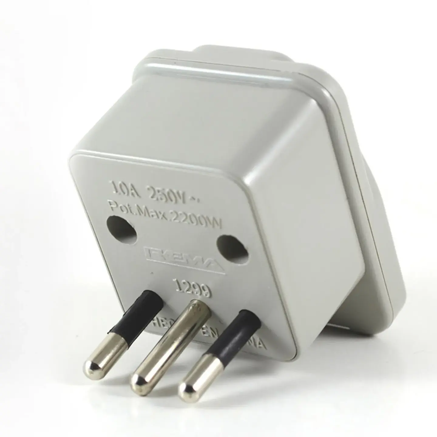 Adaptador multinorma 2p+t 10 A gris - Entrada Nacional 2