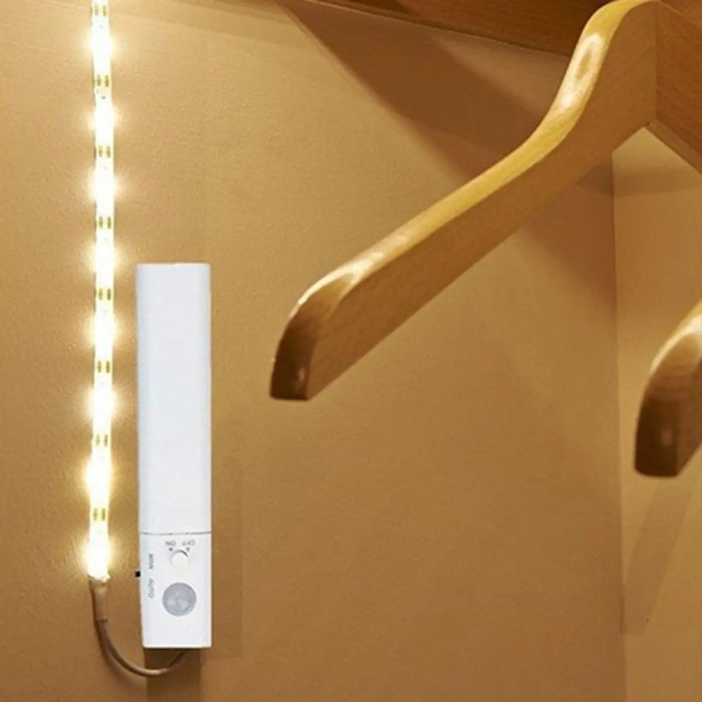 Tira LED 2.4W 2835 (bateria 4XAAAA) c/sensor 2700K V-TAC 4