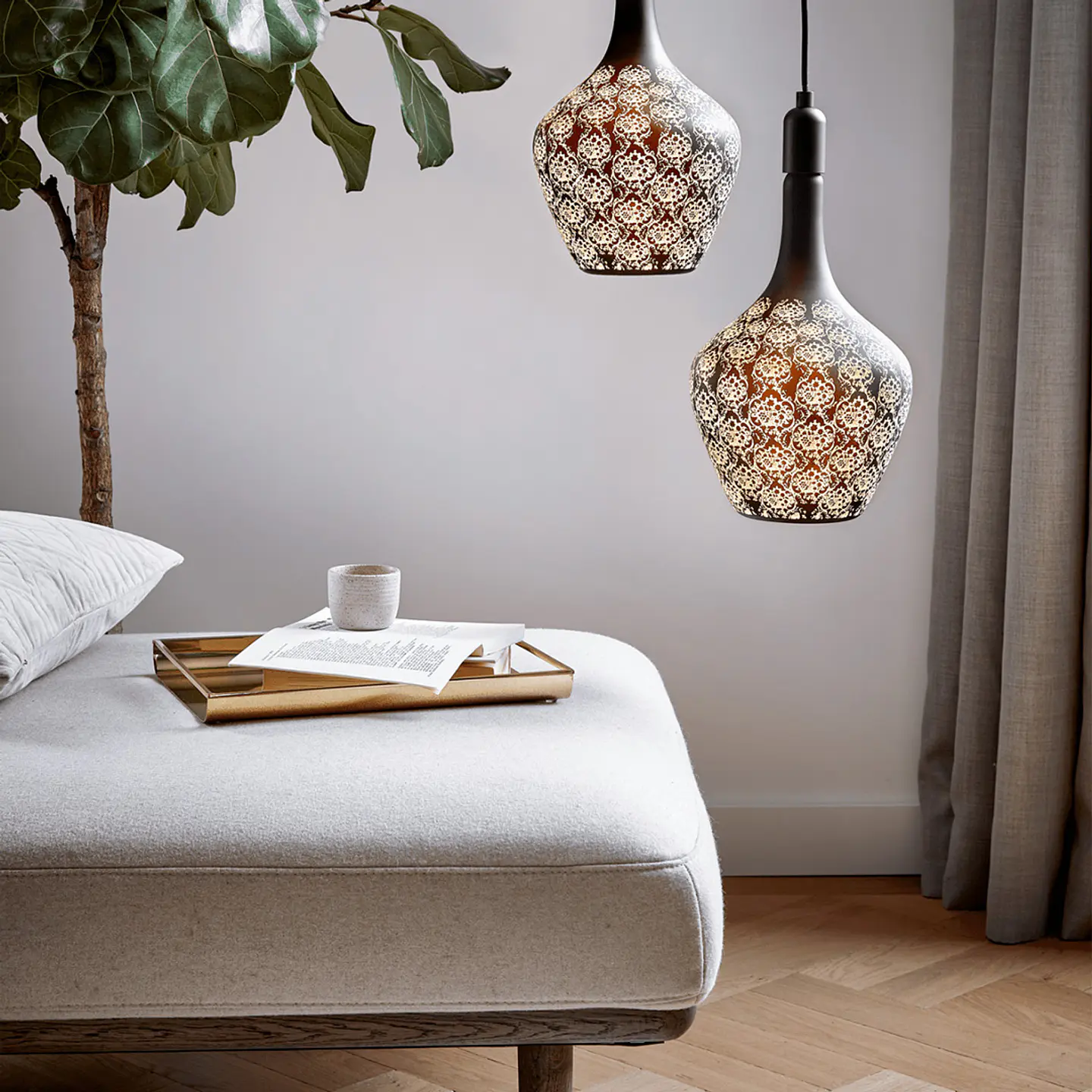 Versailles Noir Baroque LED Bulb 5W E27 1800K Calex 2