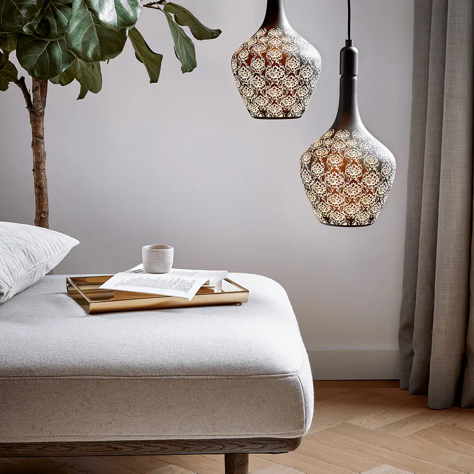 Versailles Noir Baroque LED Bulb 5W E27 1800K Calex 2