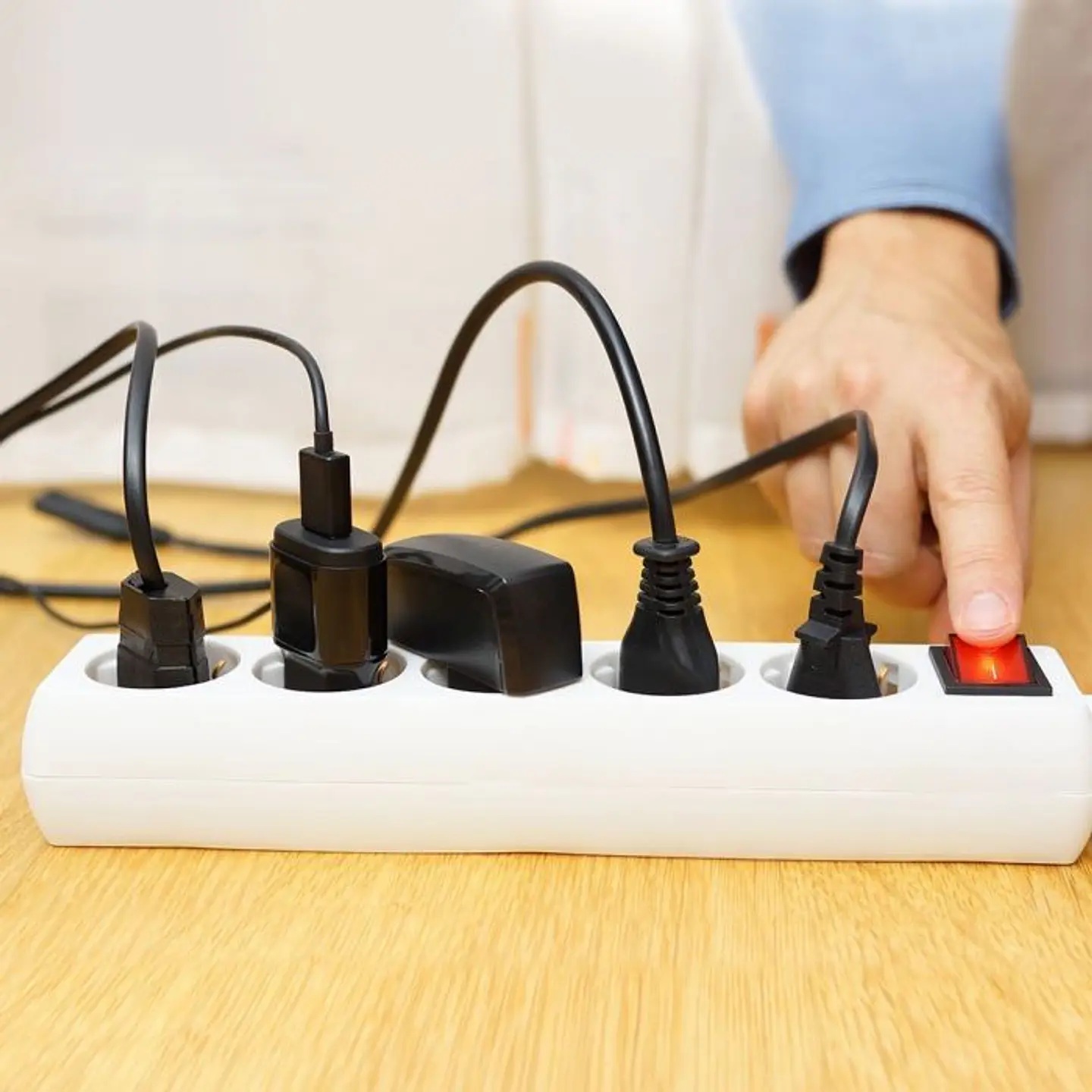 Base múltiple 5 vías con interruptor 3G1.5mm² X 1.5m IP44 V-TAC 5