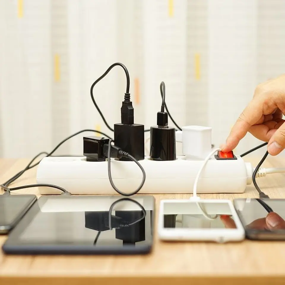 Base múltiple 5 vías con interruptor 3G1.5mm² X 1.5m IP44 V-TAC 6