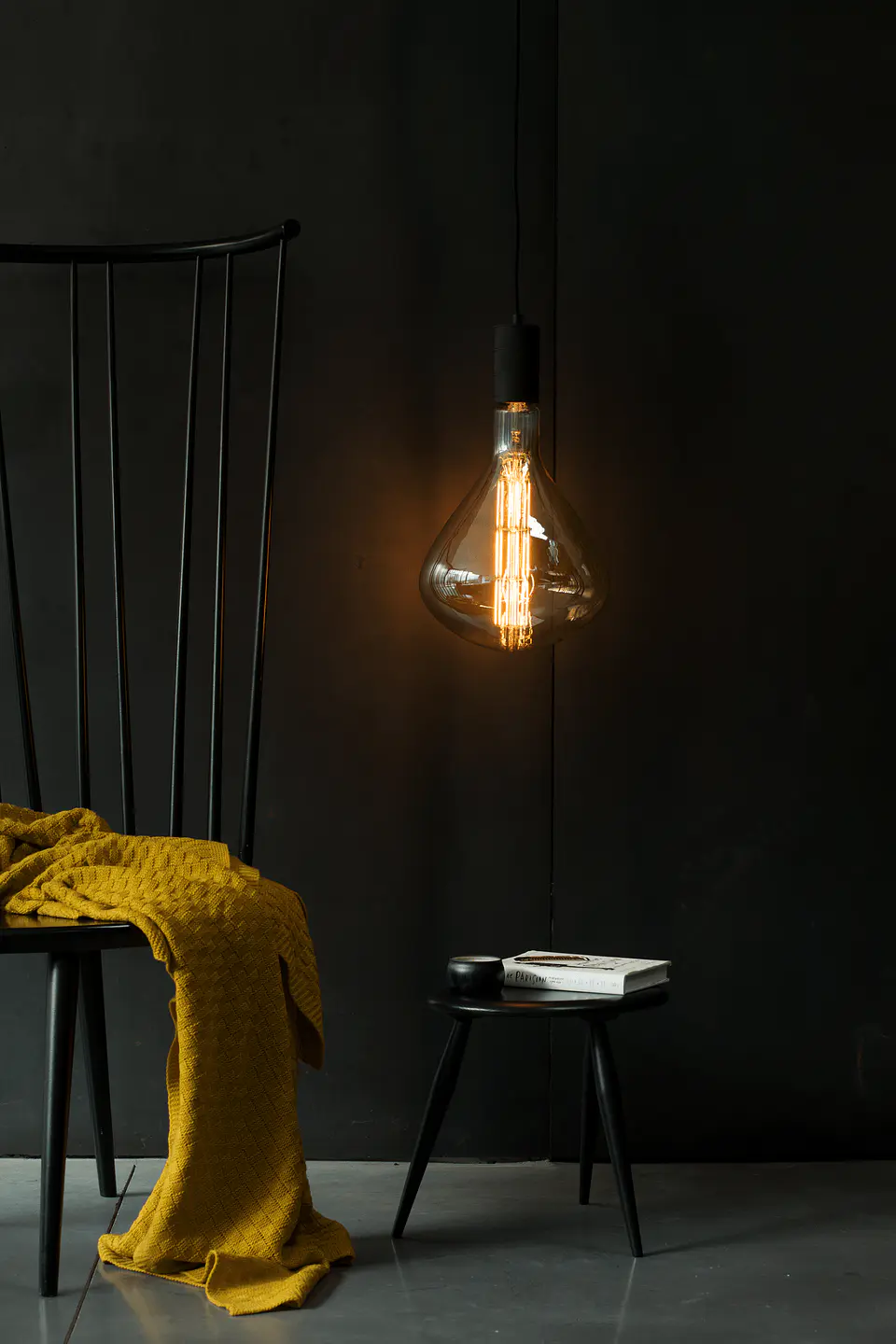 XXL Sydney Titanium LED Bulb 8W E27 2200K Calex 3