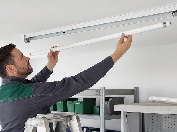 How to replace a fluorescent tube with an LED tube: a guide to T5 and T8