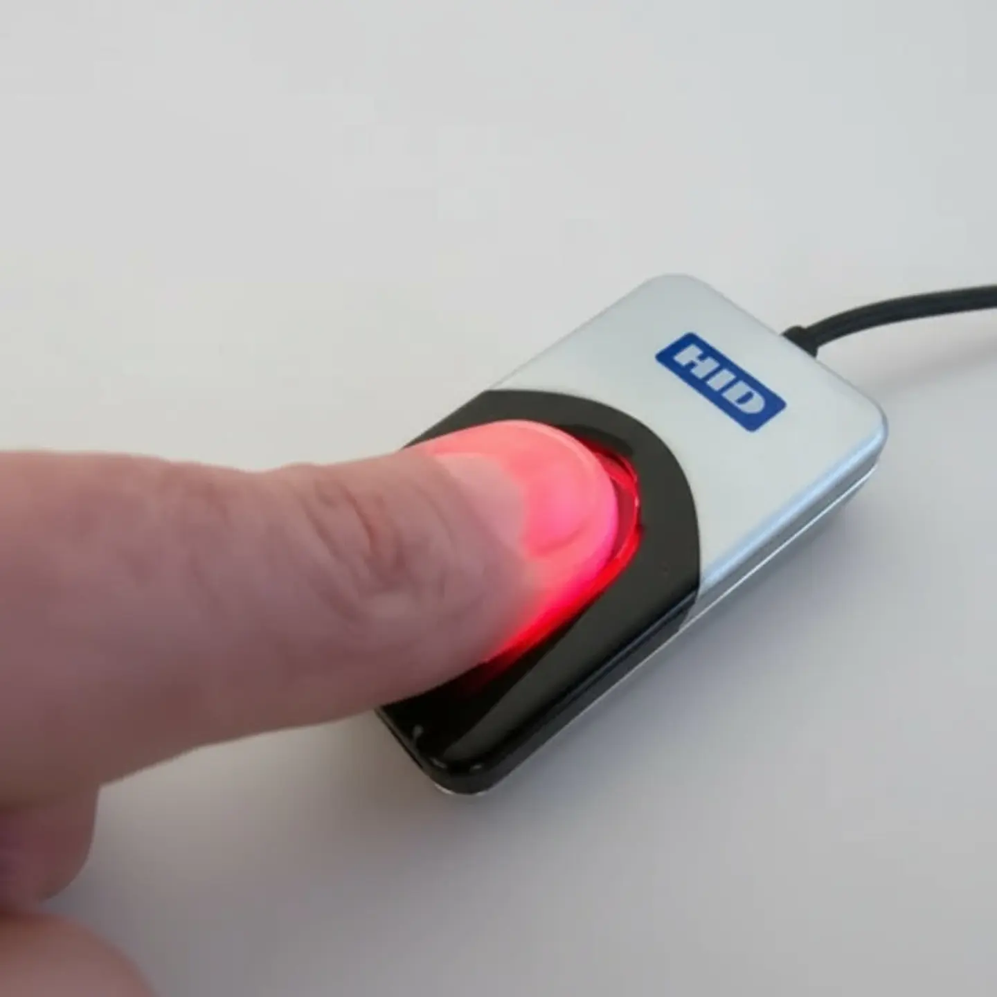 Lector de Huellas Dactilares HID UAREU 4500 | USB 2.0, LED Azul, Tecnología Óptica y Cifrado Biométrico 1